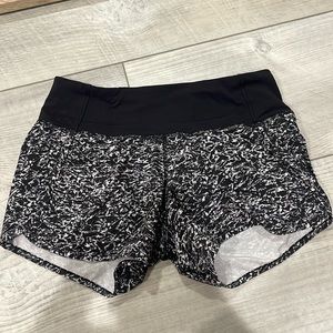Lululemon Size 2 Speed Up Shorts 2.5inch